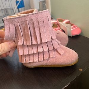 Monkey feet boots size 6-12 months